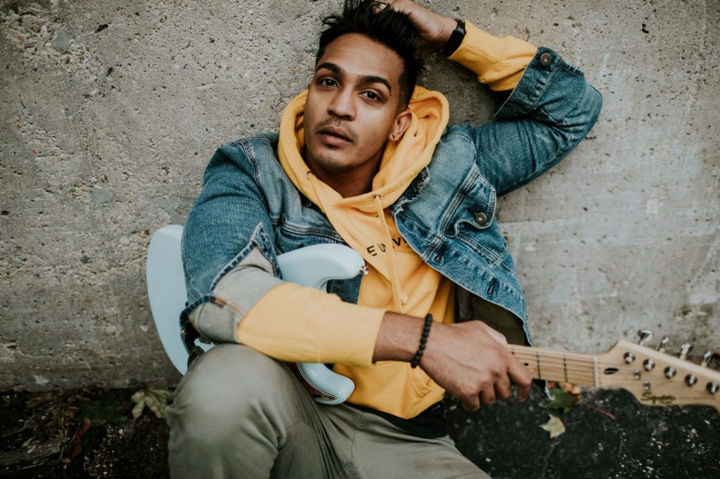 Daniel Lately delivers an impressive single ‘Sink Or Swim’ hitting enough to get lost within its hypnotic tunes