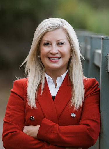 Laura Walsh, Recognized by BestAgents.us as a 2024 Top Agent